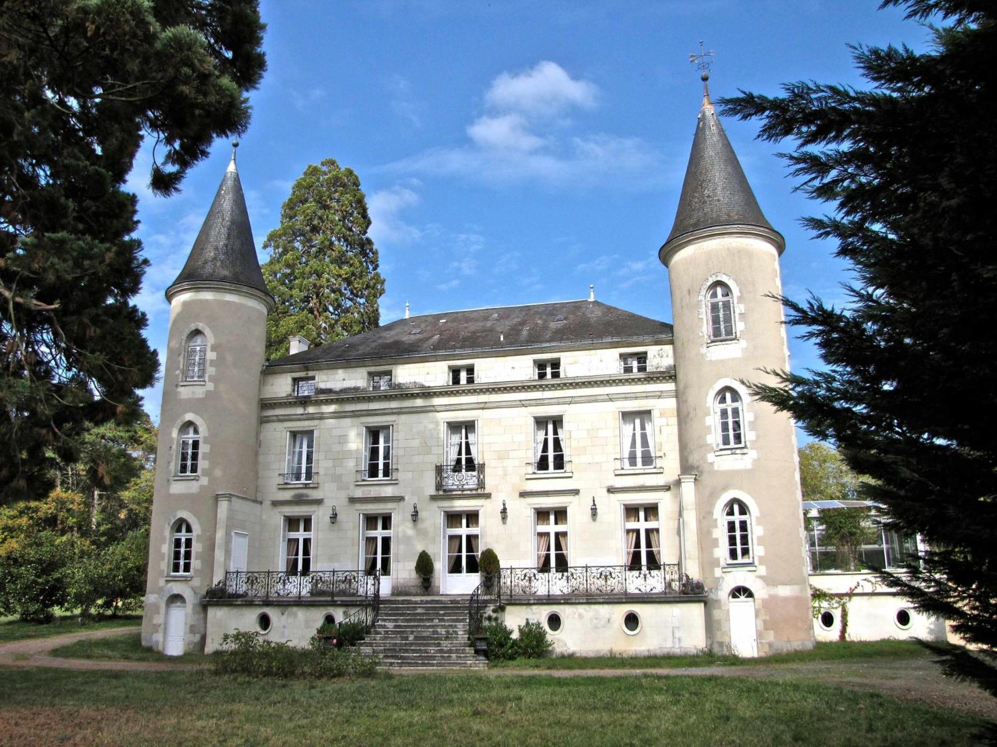 Bed and Breakfast Chateau Les Vallees Tournon-Saint-Pierre Екстер'єр фото