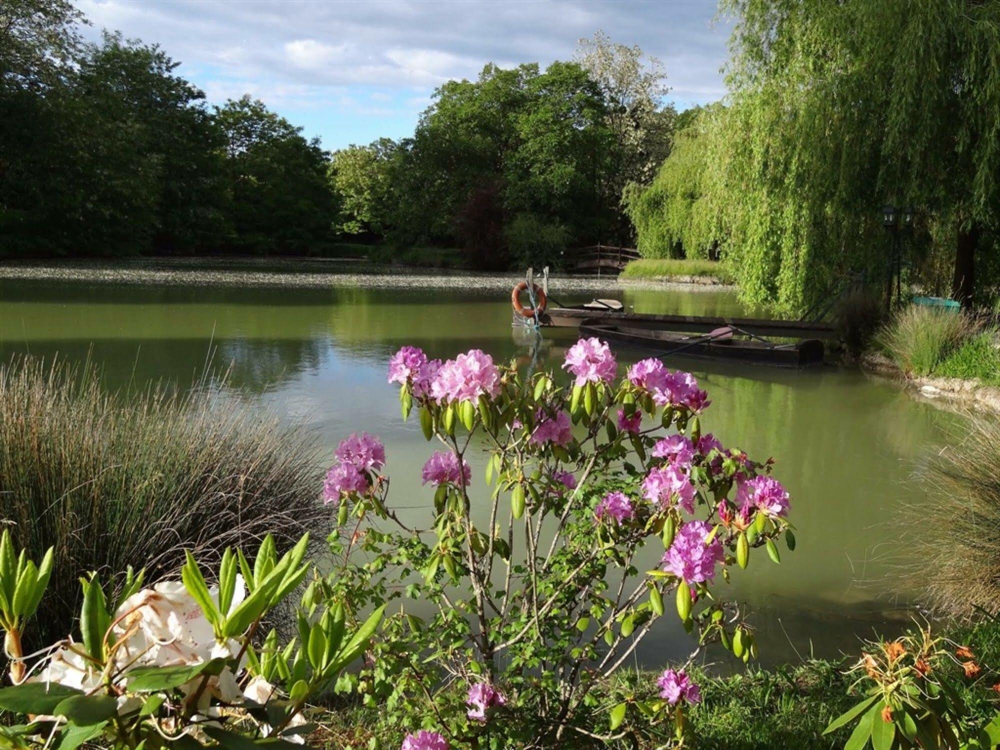 Bed and Breakfast Chateau Les Vallees Tournon-Saint-Pierre Екстер'єр фото