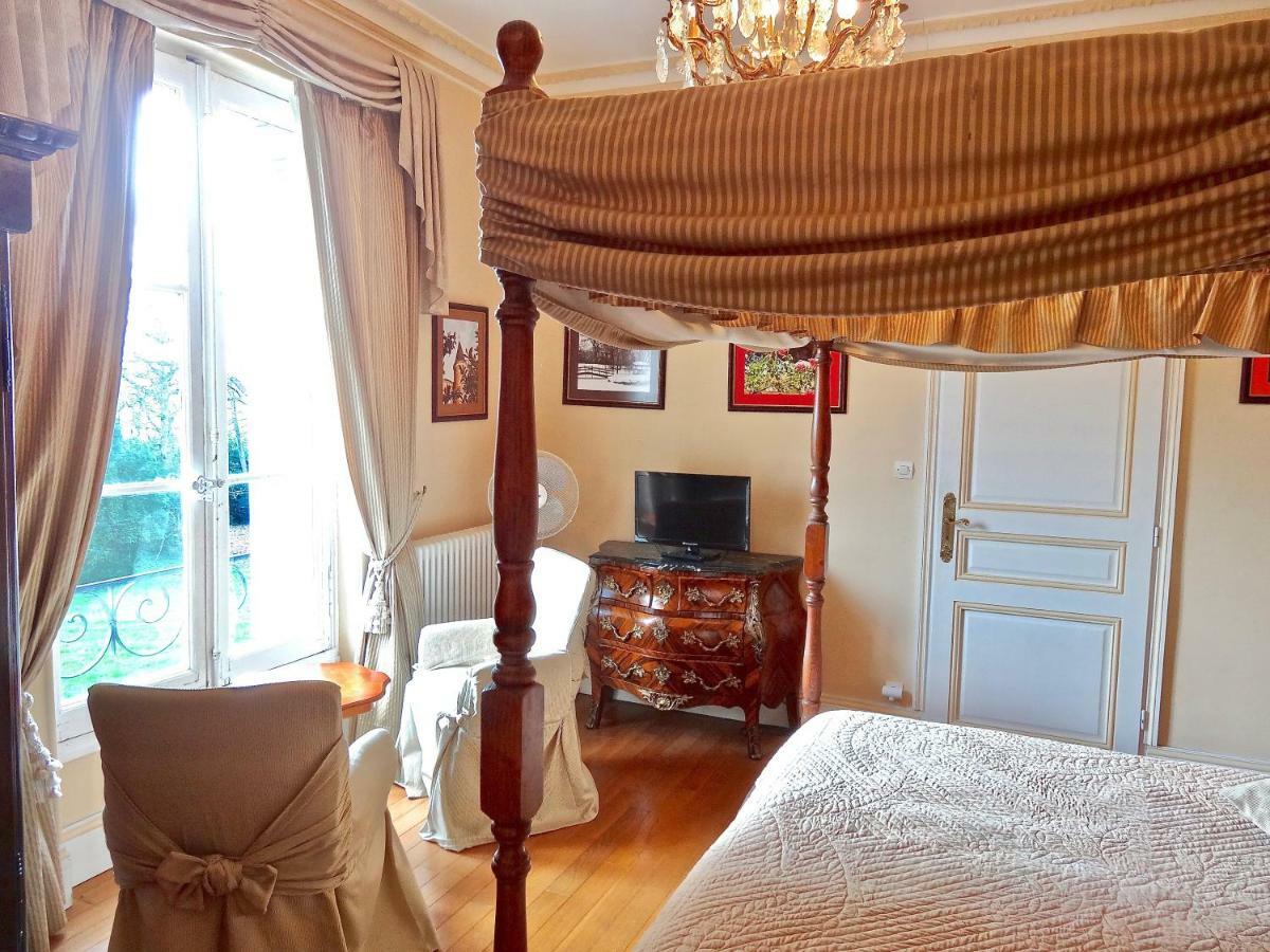 Bed and Breakfast Chateau Les Vallees Tournon-Saint-Pierre Екстер'єр фото